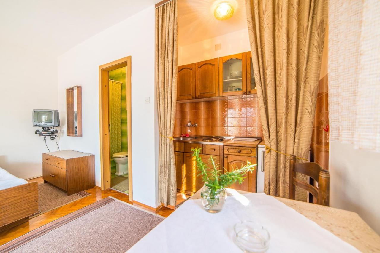 Apartments Antic 4255 Selce Exterior foto