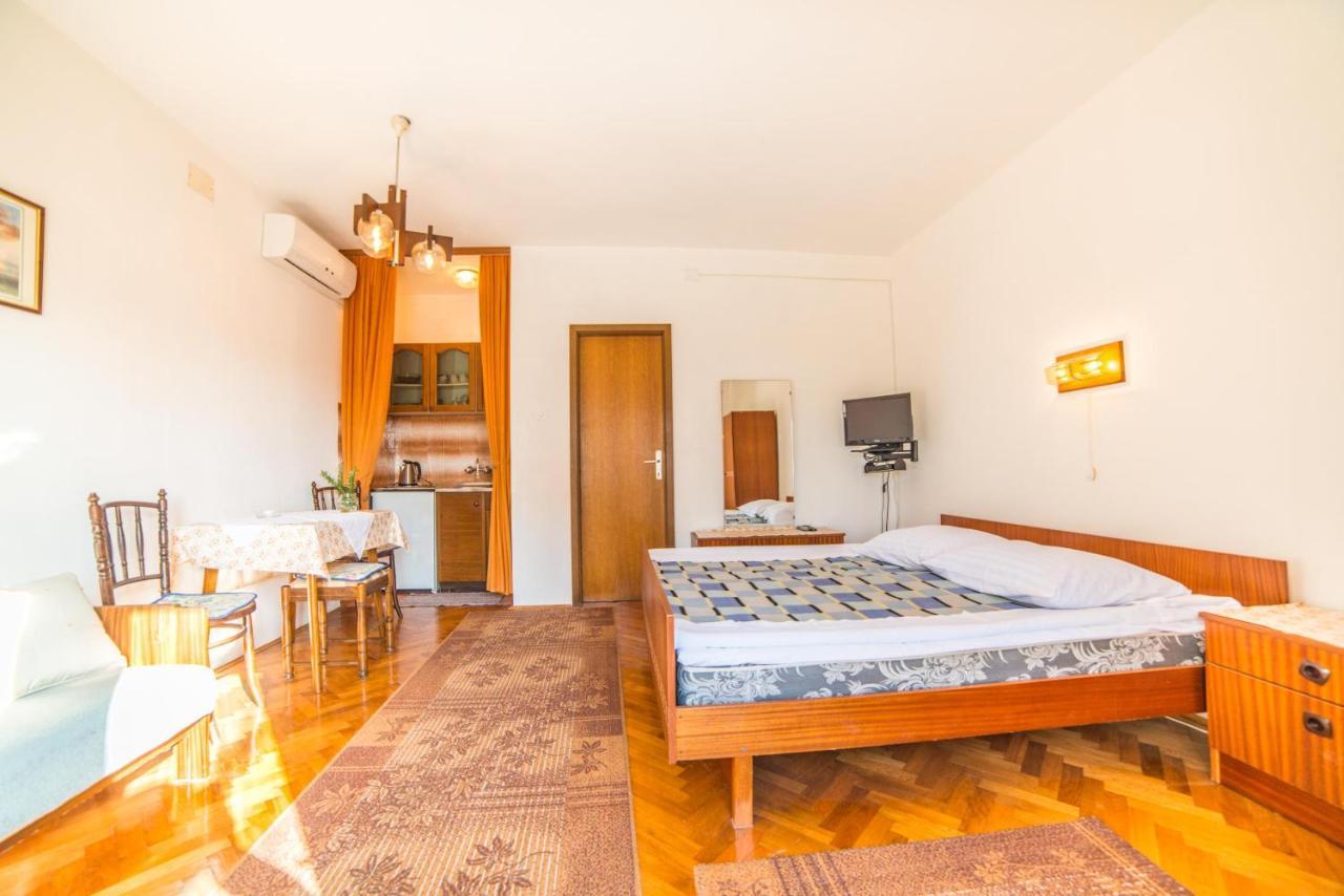 Apartments Antic 4255 Selce Exterior foto