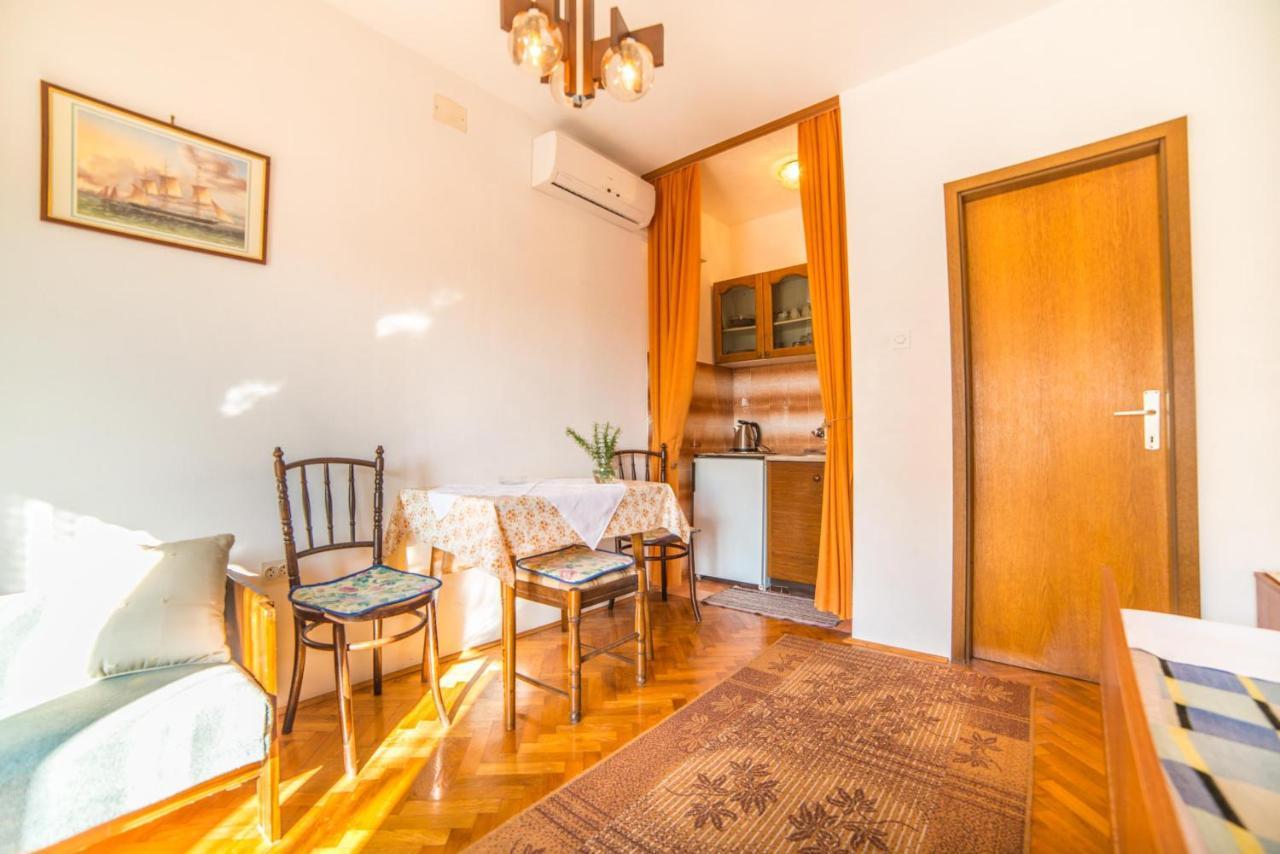 Apartments Antic 4255 Selce Exterior foto